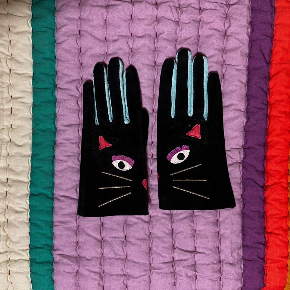 Super cute kitty embroidery black suede glove